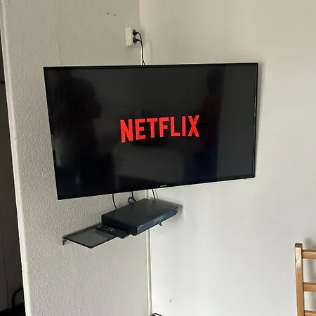 Schoenes Wohnen ホームステイ *